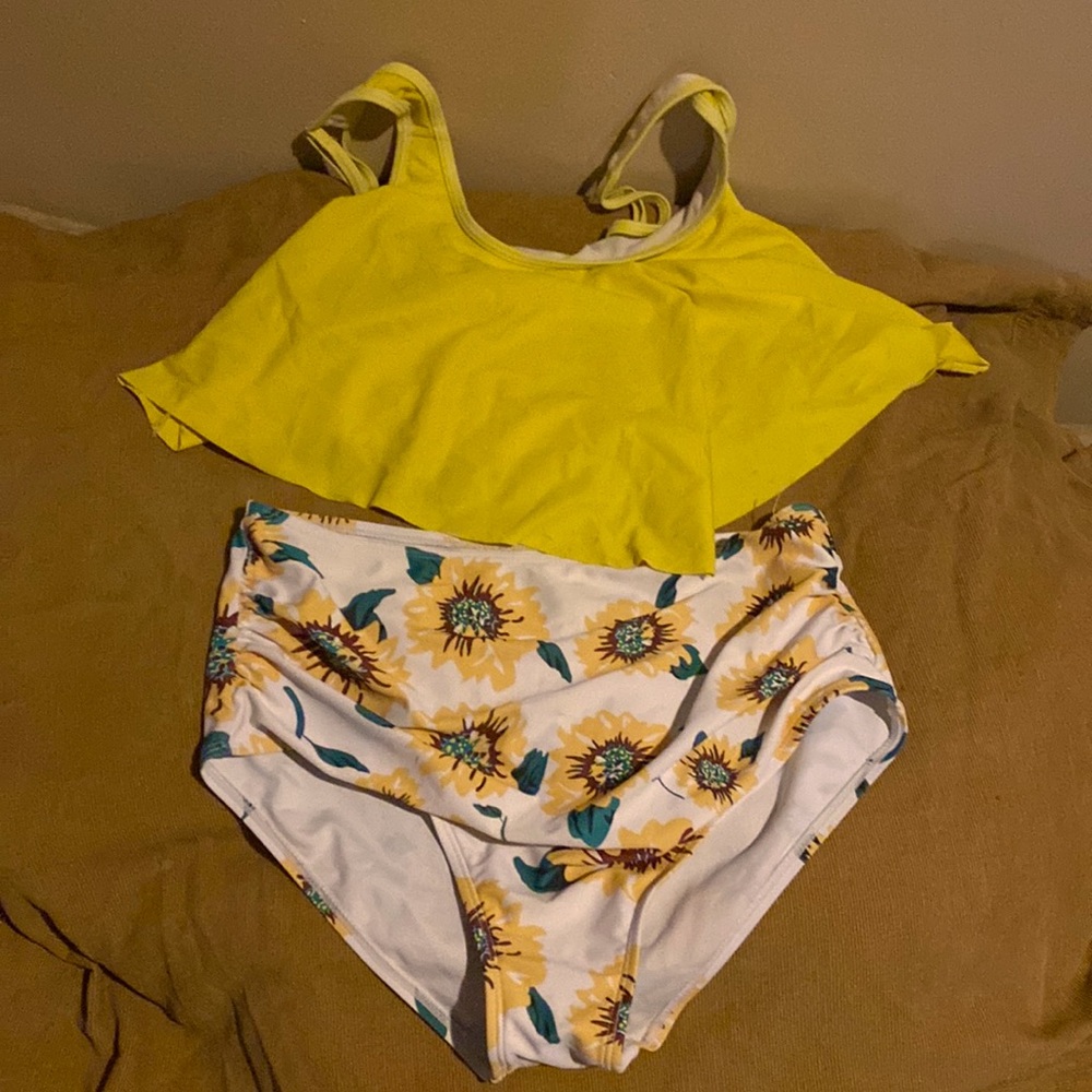 Tankini. Medium. Good condition.